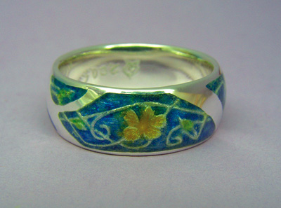 2_b-Enamel-Ring-blue-with-yellow-flower
